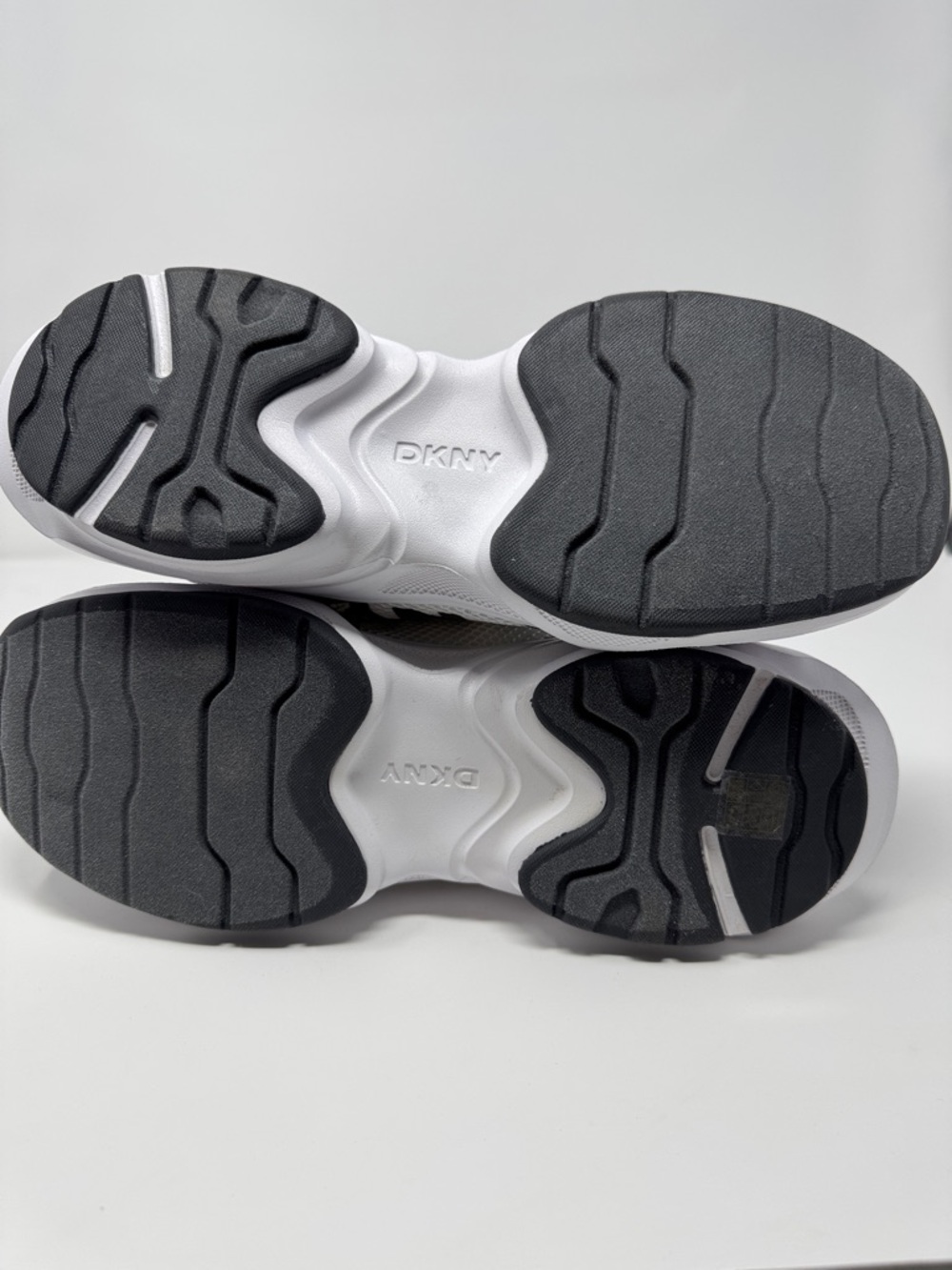 DKNY Deyoung Chunky Sneakers Women’s Size 10 Gray and White NWOT - Picture 8 of 8